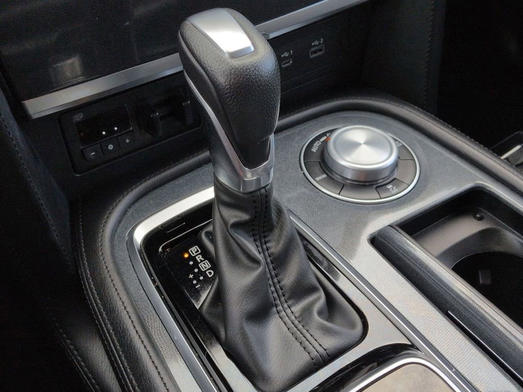 Used 2024 Nissan Armada SV image 11