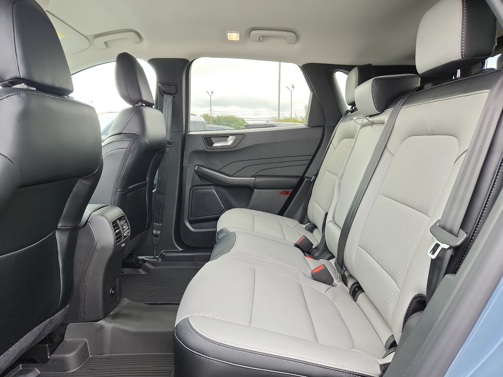 Used 2024 Ford Escape SE FWD image 6