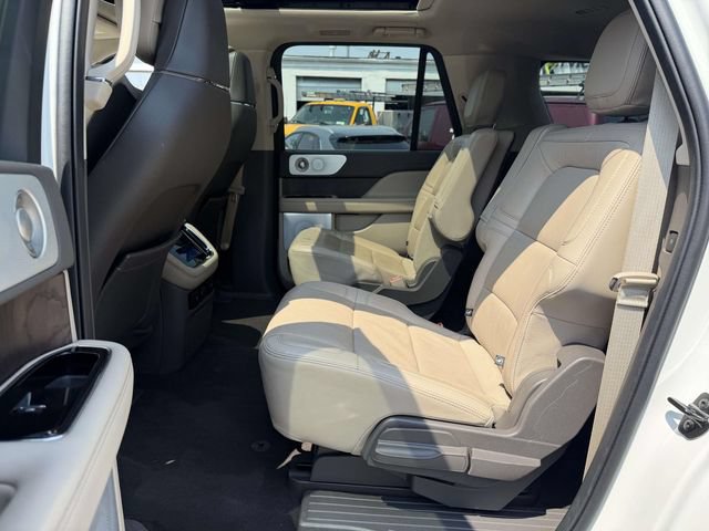 Certified 2022 Lincoln Navigator L Reserve AWD/4WD image 13