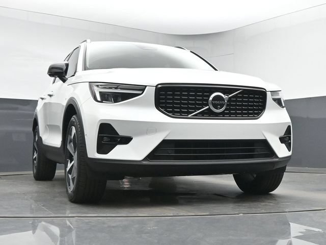 Used 2024 Volvo XC40 B5 Plus AWD/4WD image 34