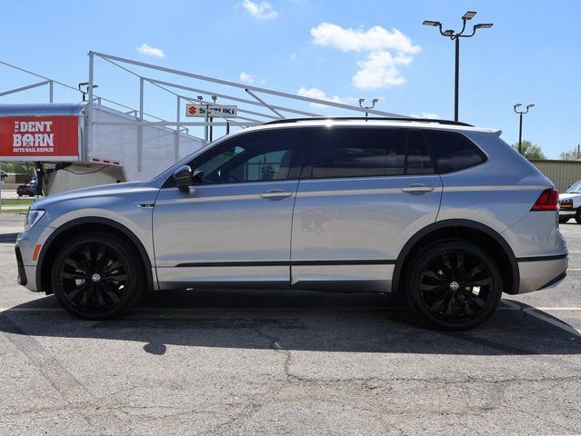 Used 2021 Volkswagen Tiguan SE R-Line image 2