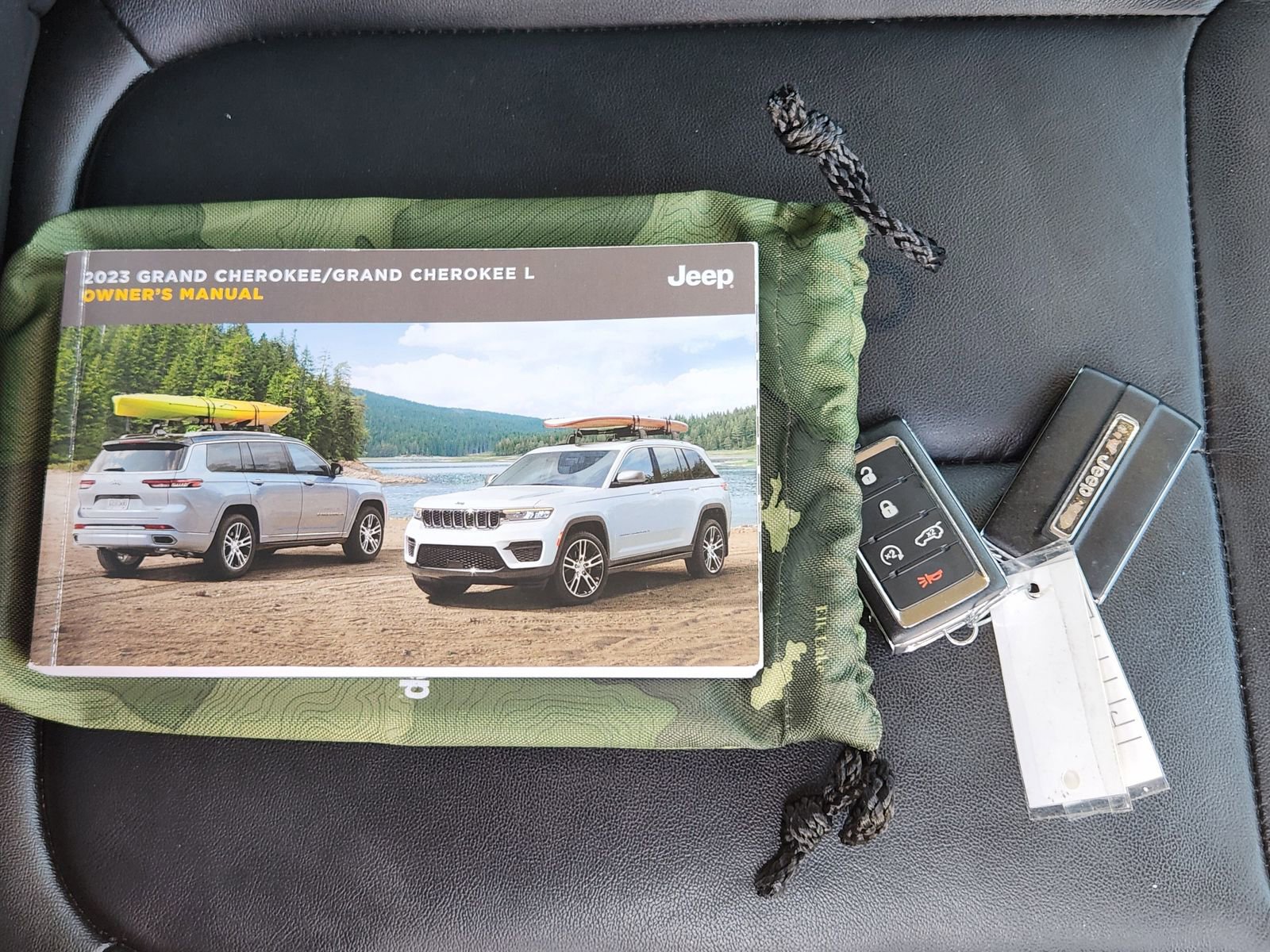 Used 2023 Jeep Grand Cherokee Limited AWD/4WD image 44