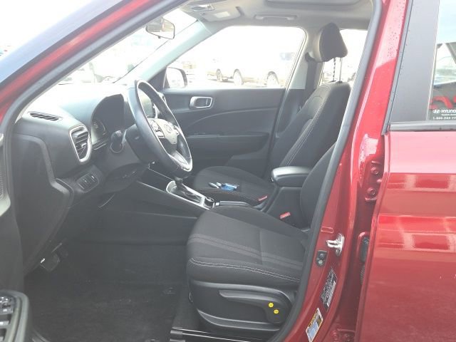 Used 2024 Hyundai Venue SEL image 17