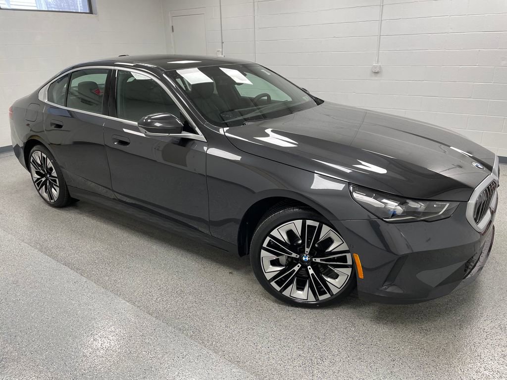 Used 2025 BMW 530i xDrive image 4