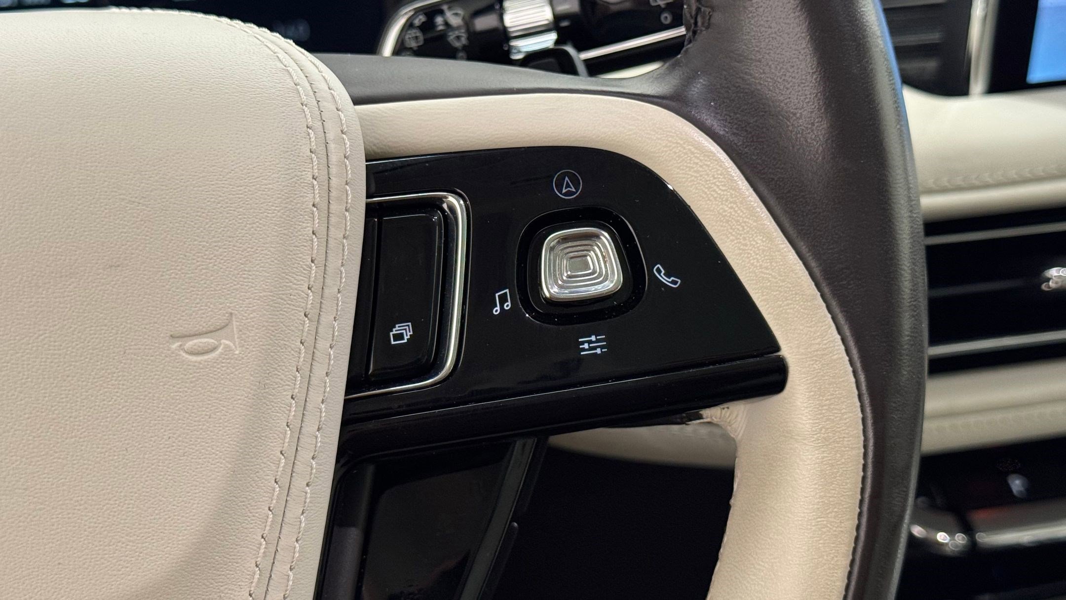 Used 2023 Lincoln Aviator Black Label w/ Dynamic Handling Package image 18