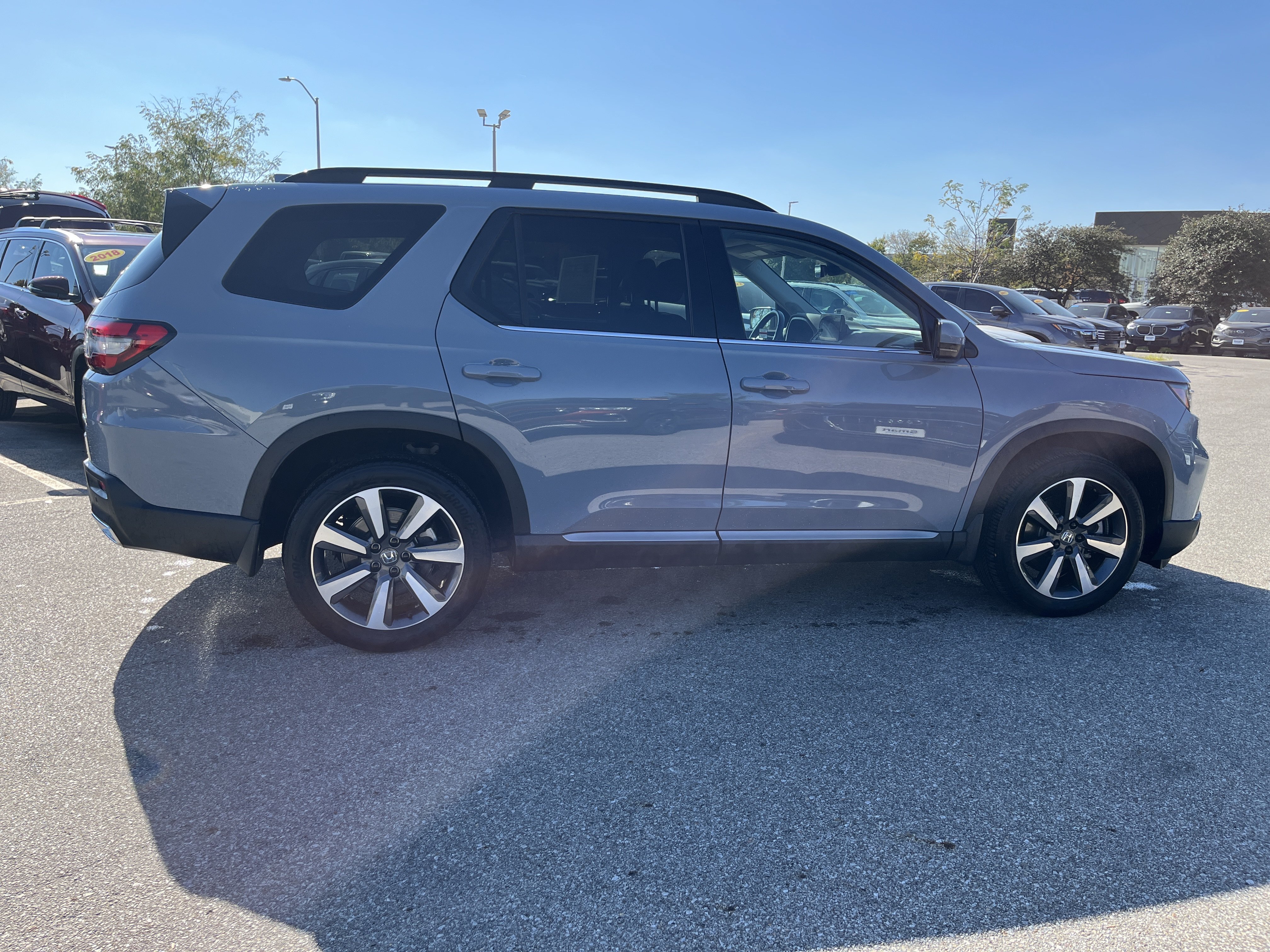 Used 2025 Honda Pilot Touring image 4