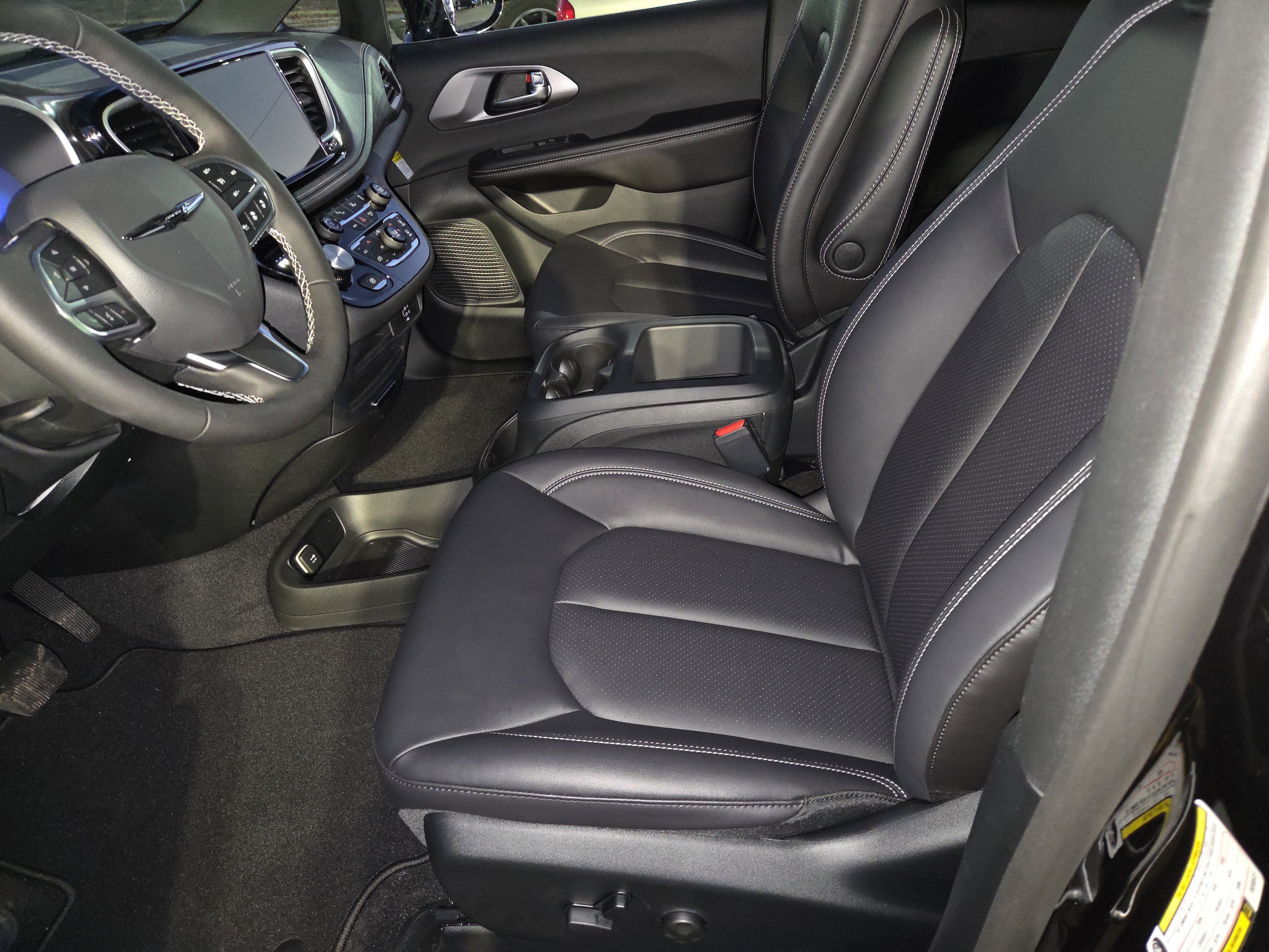 New 2026 Chrysler Pacifica Select FWD image 4