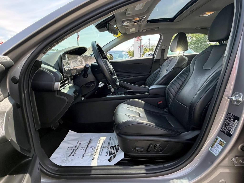 Certified 2023 Hyundai Elantra Limited w/ Cargo Package FWD image 11