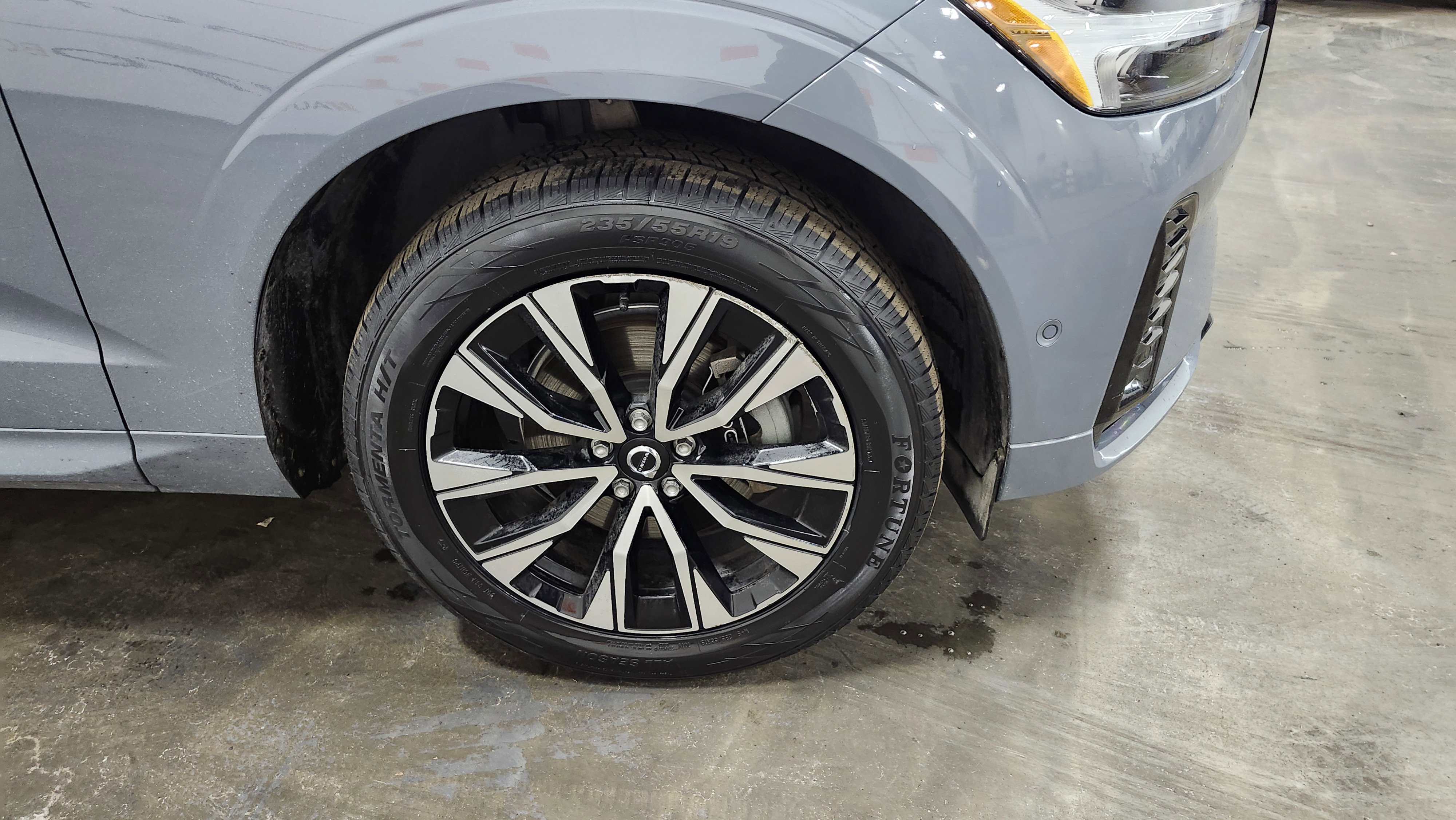 Used 2024 Volvo XC60 B5 Plus image 11