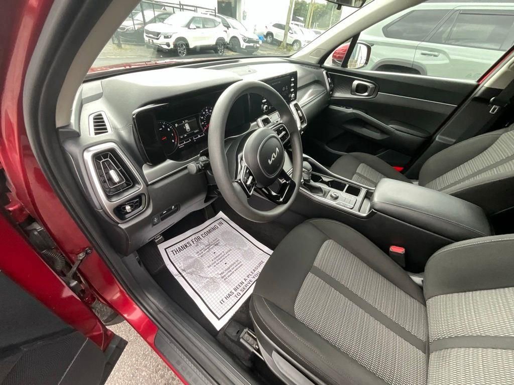Used 2023 Kia Sorento LX image 9