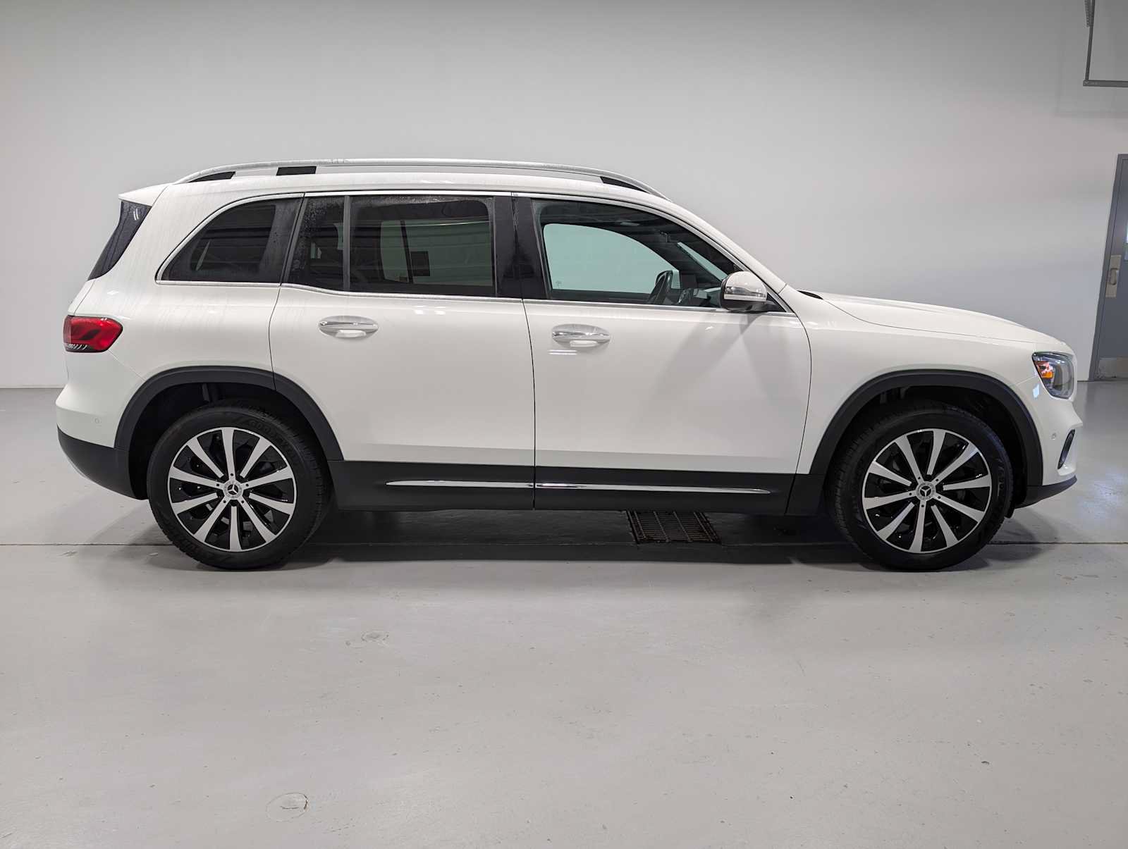 Used 2022 Mercedes-Benz GLB 250 4MATIC image 7