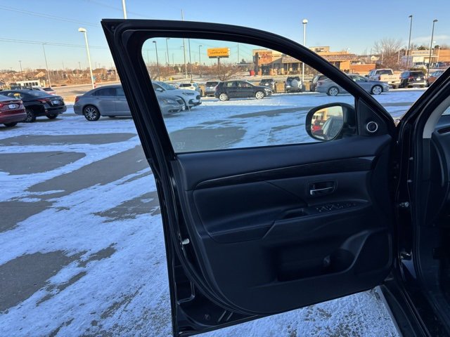 Used 2017 Mitsubishi Outlander SEL image 10