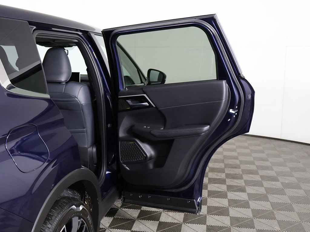 New 2025 Mitsubishi Outlander SE image 26