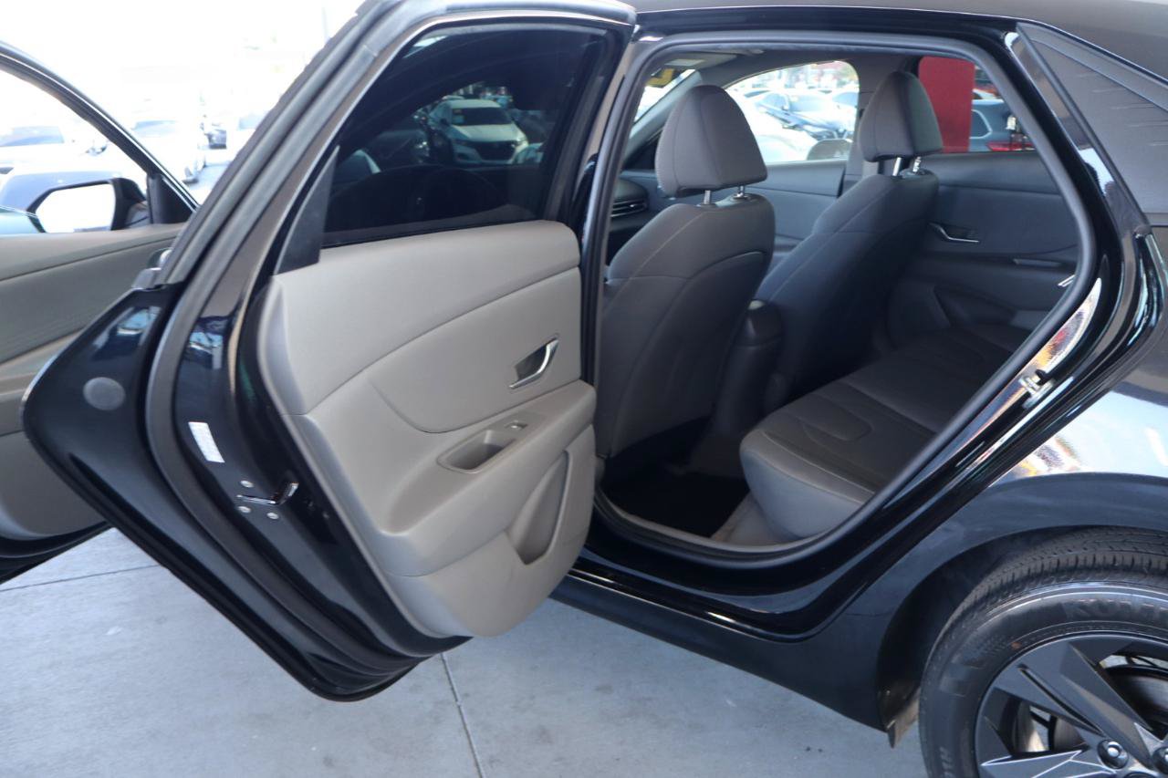Used 2023 Hyundai Elantra SEL FWD image 29