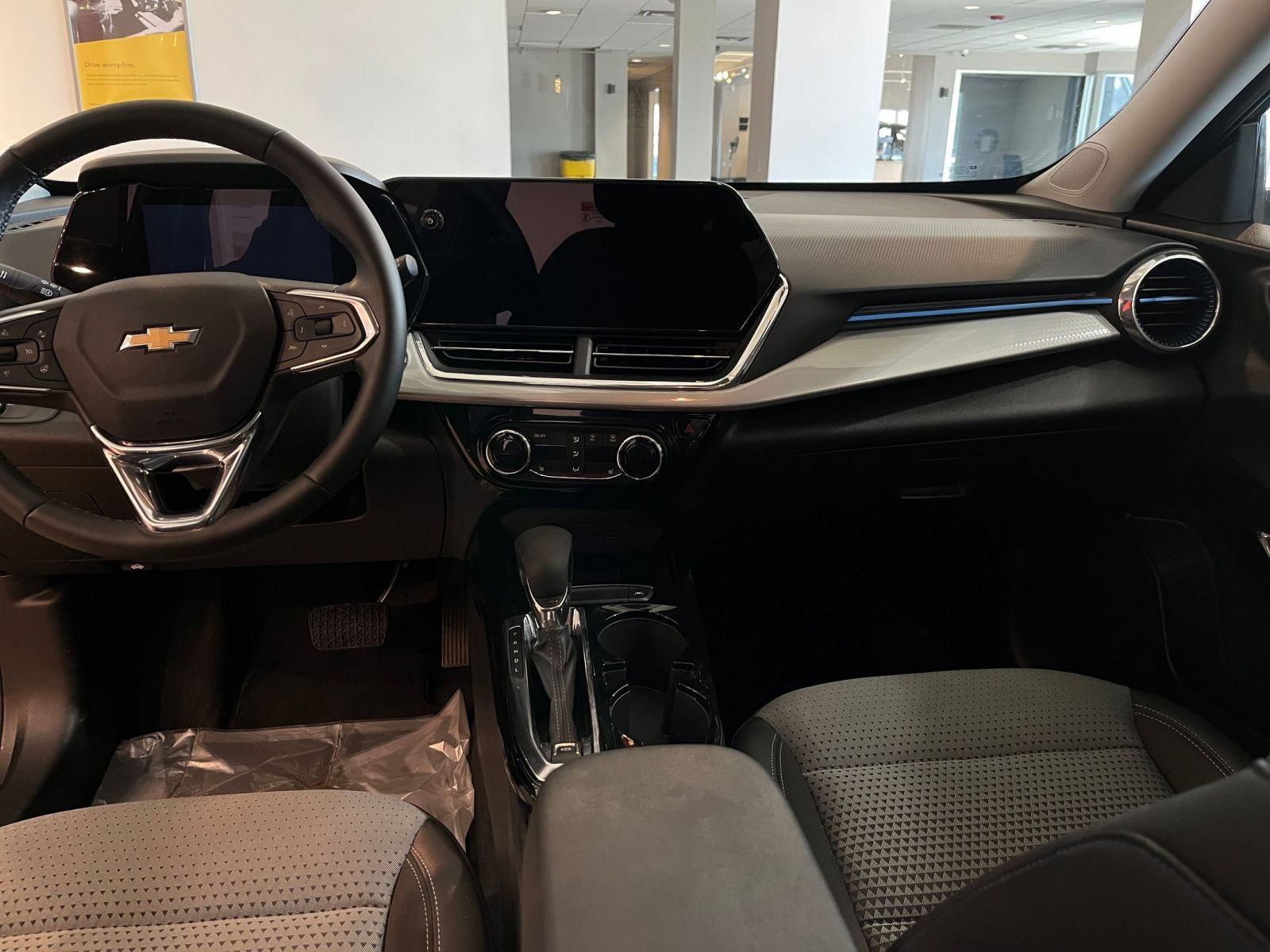 Used 2025 Chevrolet Trax LT w/ LT Convenience Package FWD image 31