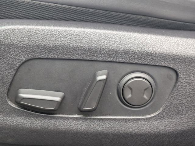 Used 2024 Kia Carnival LX FWD image 17