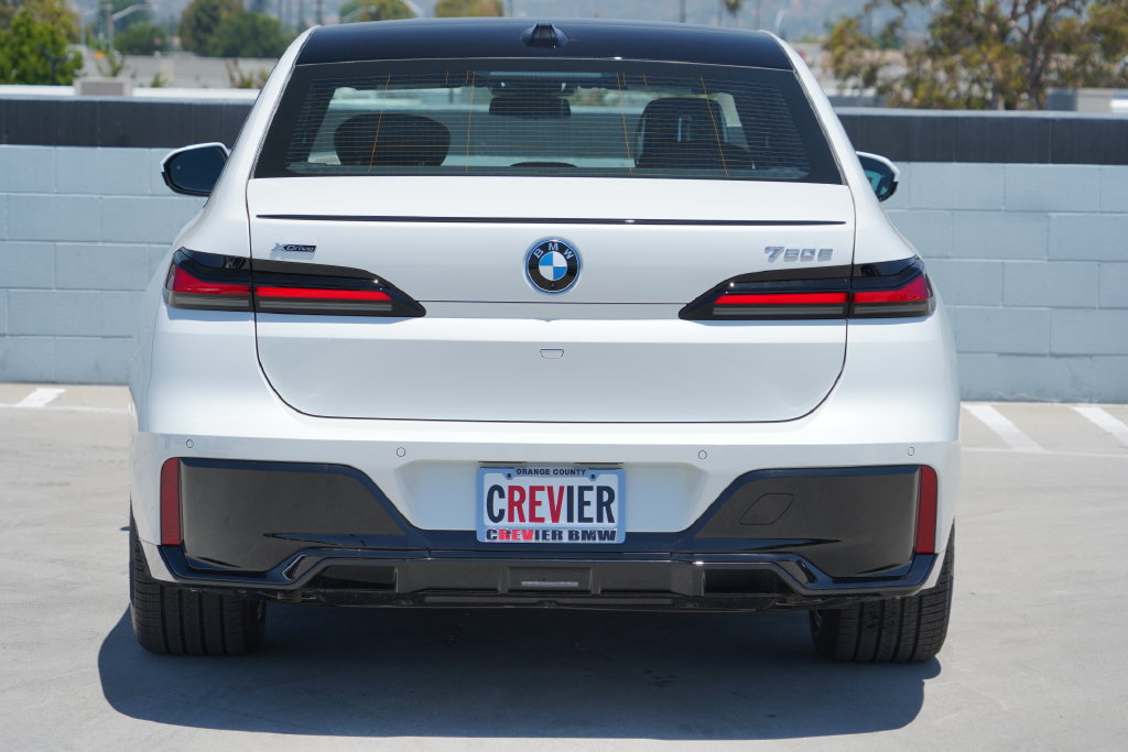 New 2026 BMW 750e xDrive w/ Premium Package AWD/4WD image 7
