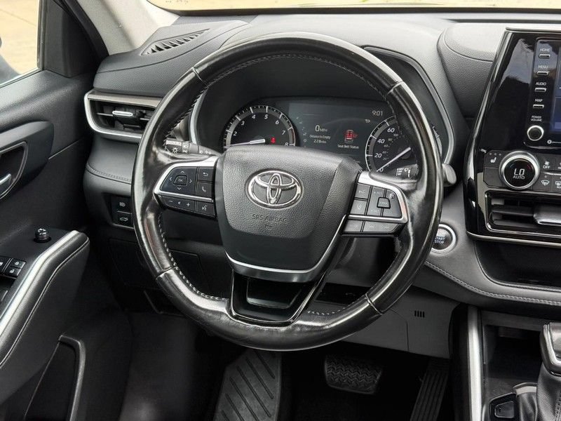 Used 2021 Toyota Highlander XLE AWD/4WD image 15