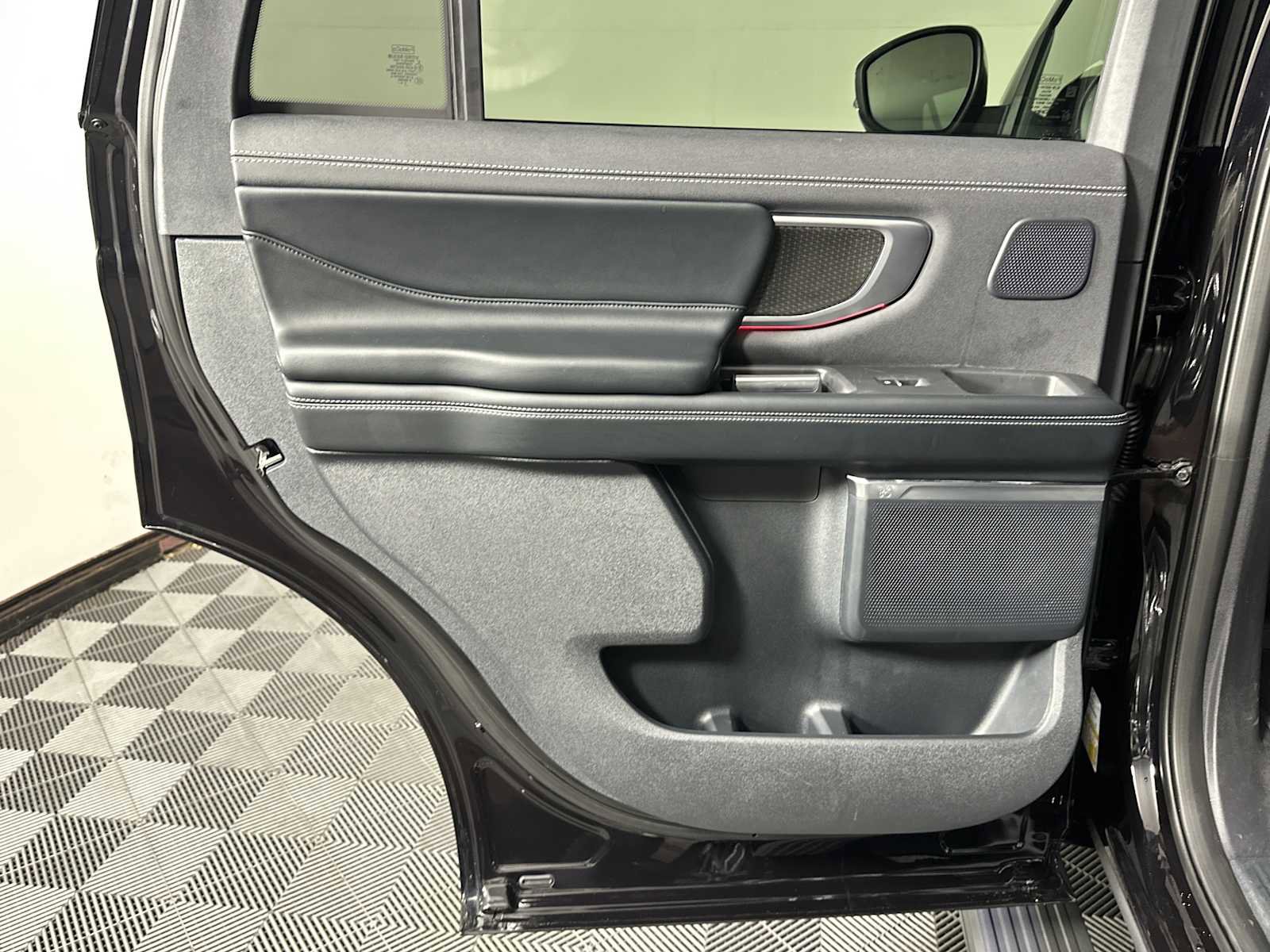 Used 2025 Ford Expedition Platinum w/ Stealth Performance Package image 25