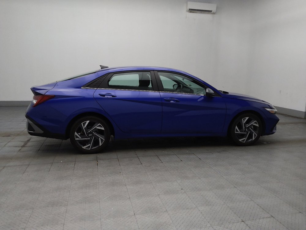 Used 2025 Hyundai Elantra SEL FWD image 10