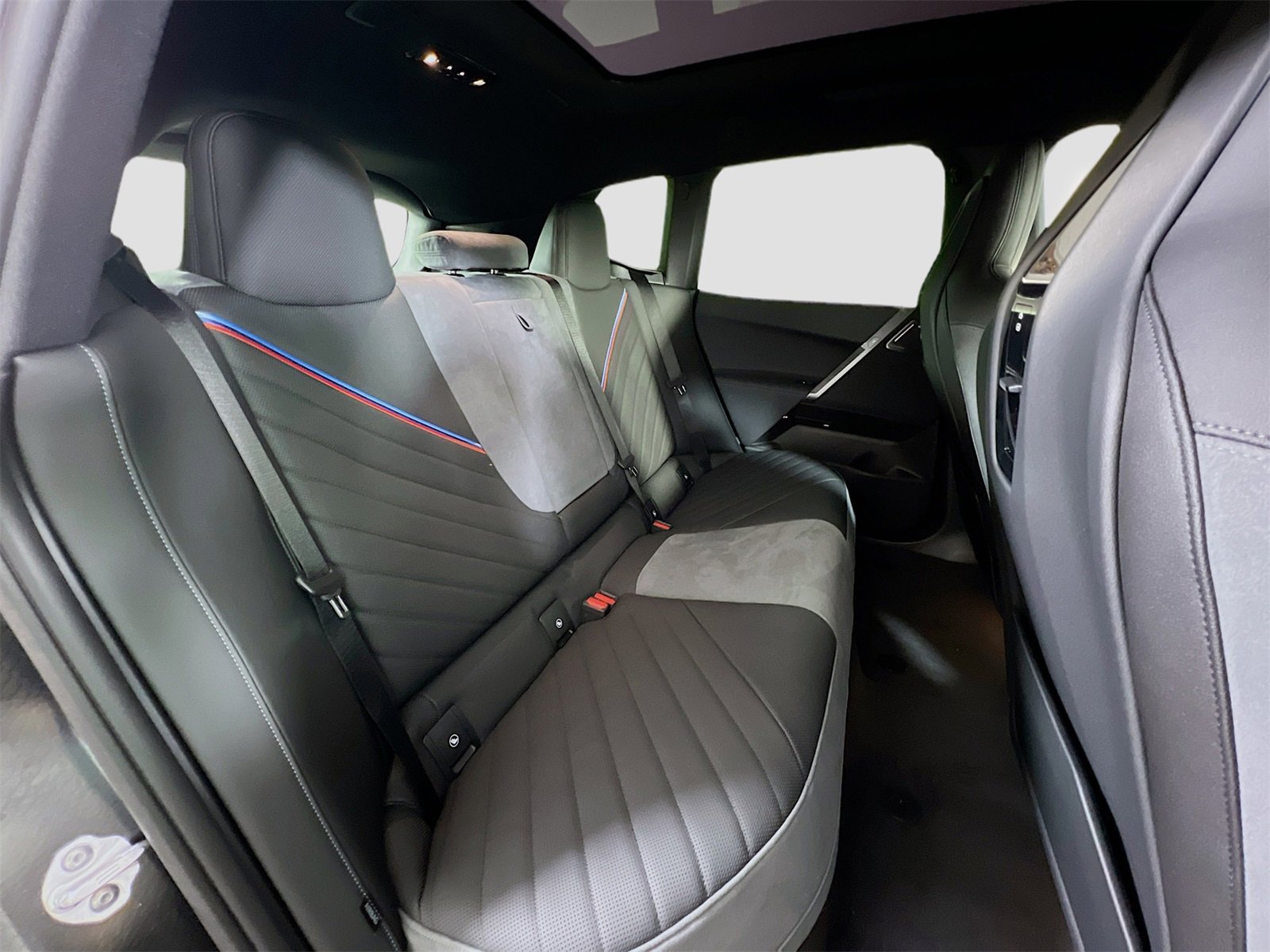 New 2026 BMW iX xDrive60 w/ M Sport Package image 30