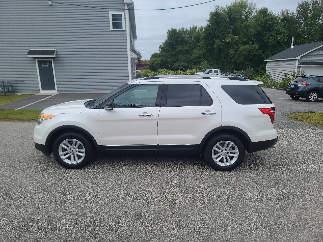 Used 2014 Ford Explorer XLT w/ Equipment Group 202A image 4
