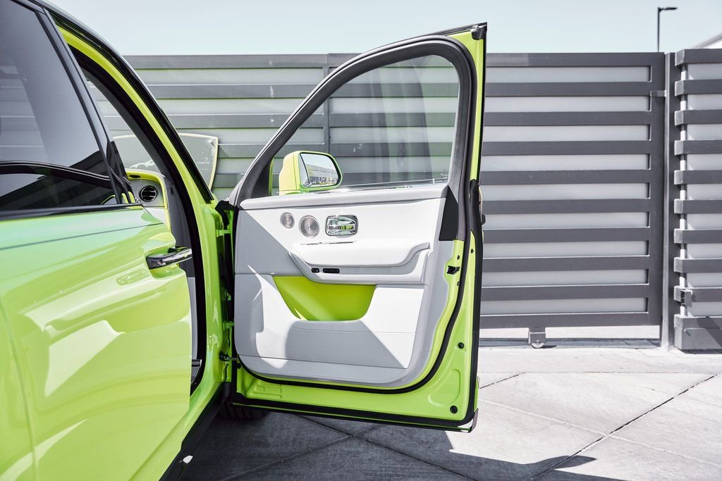 Used 2024 Rolls-Royce Cullinan image 30