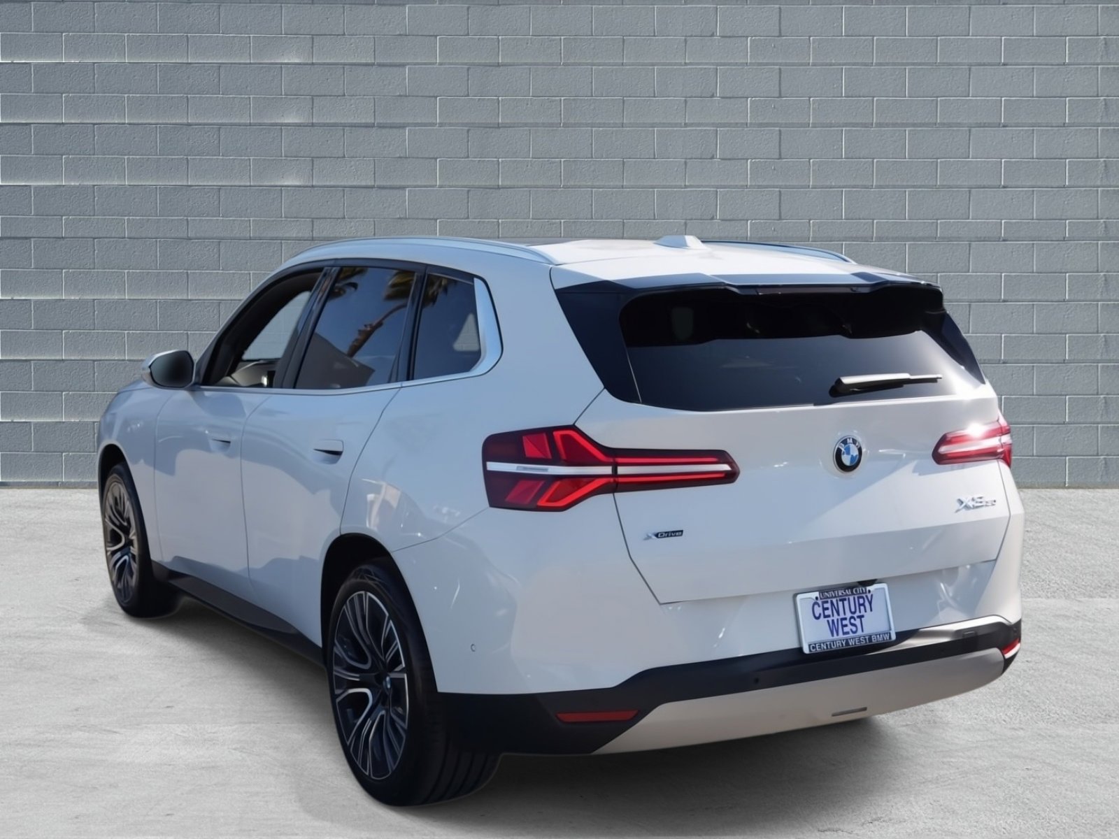 Used 2025 BMW X3 xDrive30 w/ Premium Package AWD/4WD image 3