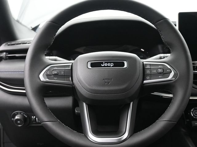 New 2025 Jeep Compass Latitude w/ Sun & Sound Group AWD/4WD image 28