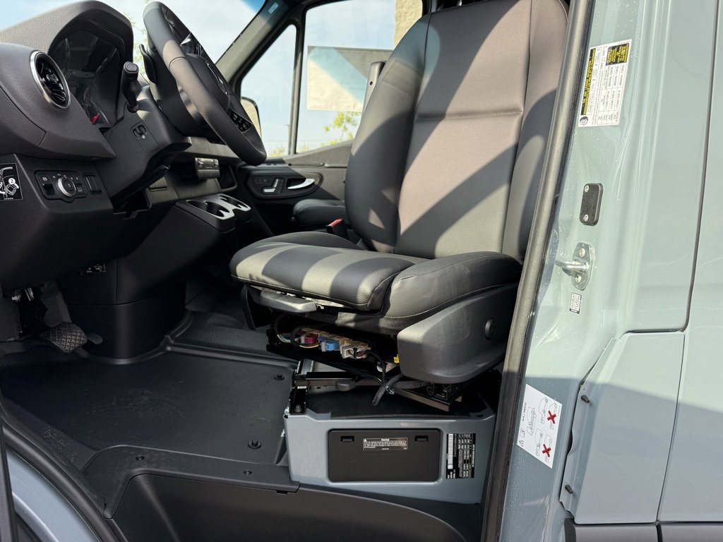 New 2025 Mercedes-Benz Sprinter 2500 image 28