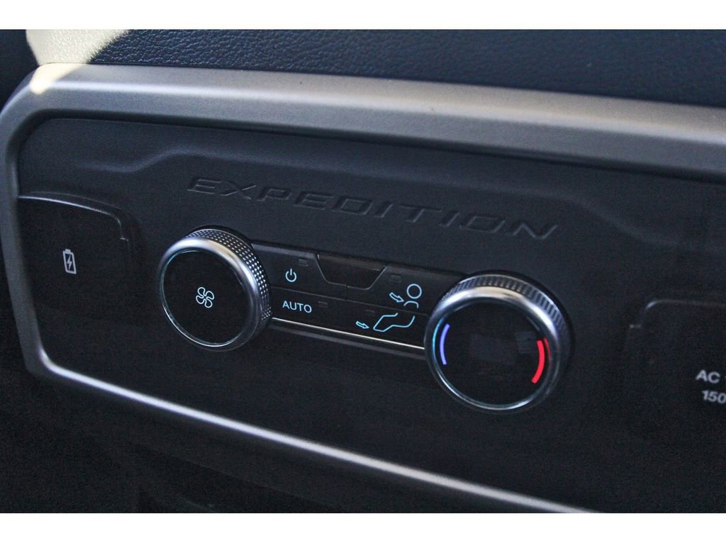 Used 2022 Ford Expedition XLT image 12