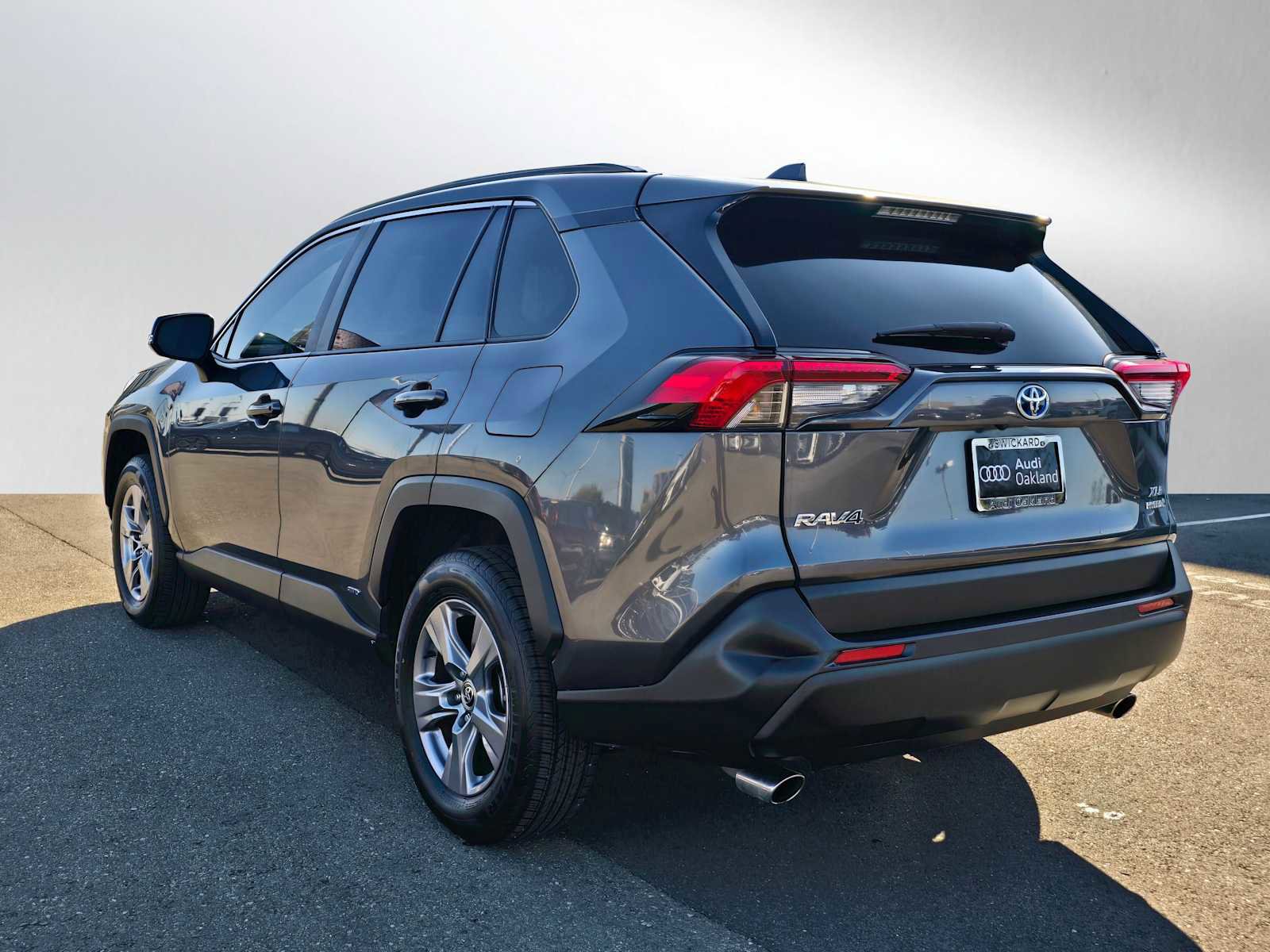 Used 2022 Toyota RAV4 XLE image 5