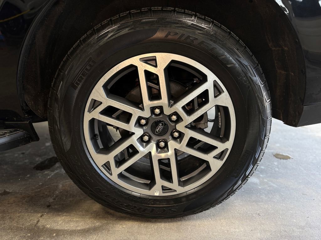 Used 2025 Ford Expedition Active image 31