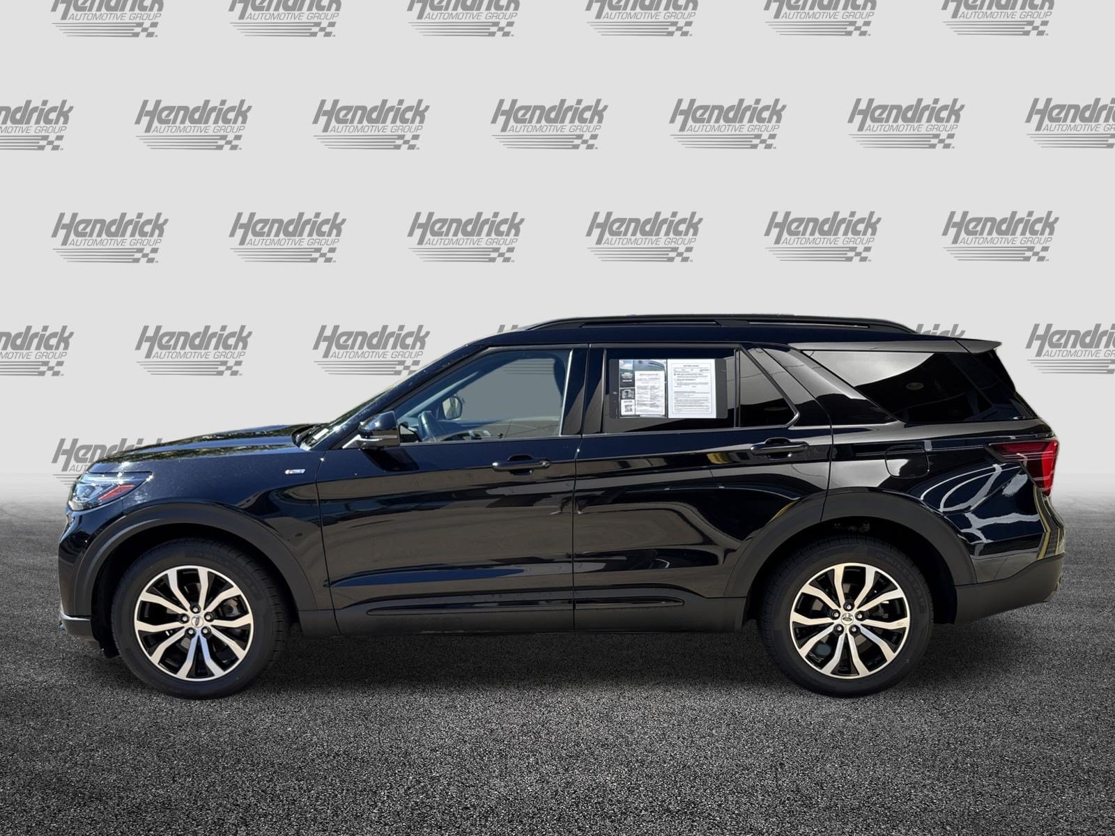 Used 2025 Ford Explorer ST-Line AWD/4WD image 11