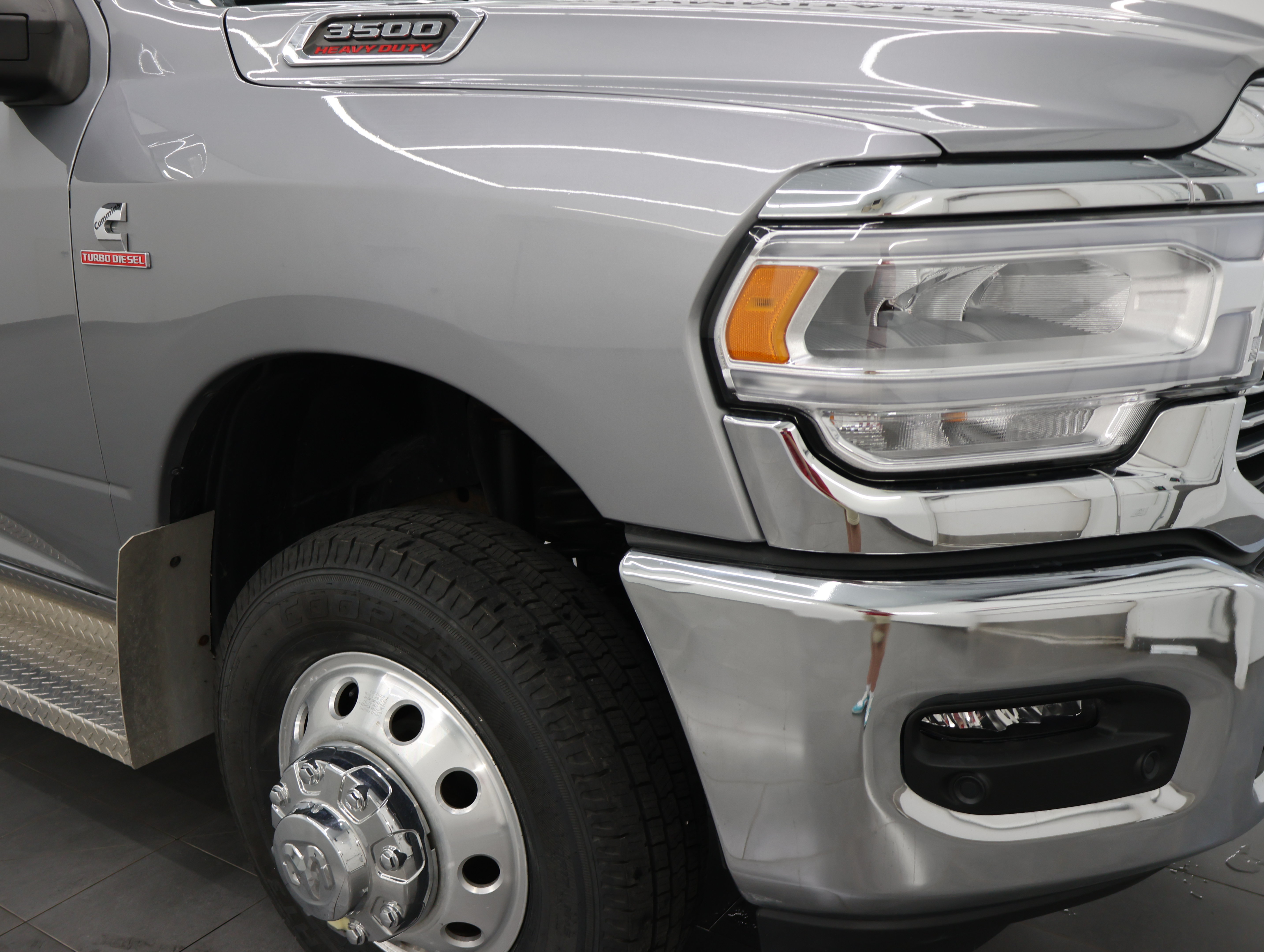 Used 2023 RAM 3500 Laramie AWD/4WD image 23