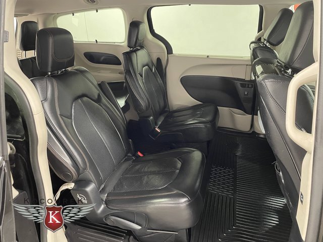 Used 2017 Chrysler Pacifica Touring-L Plus w/ Uconnect Theatre Group FWD image 22