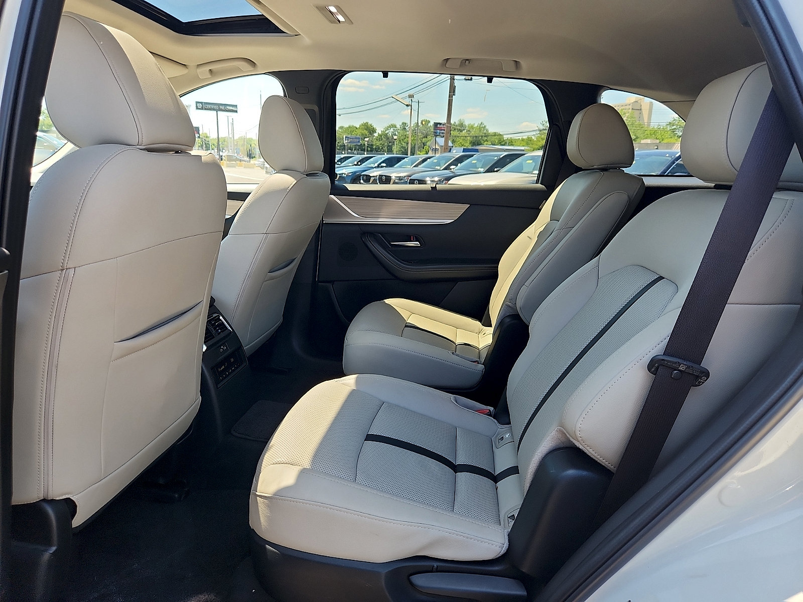 Certified 2024 MAZDA CX-90 Plug-In Hybrid w/ Preferred AWD/4WD image 12