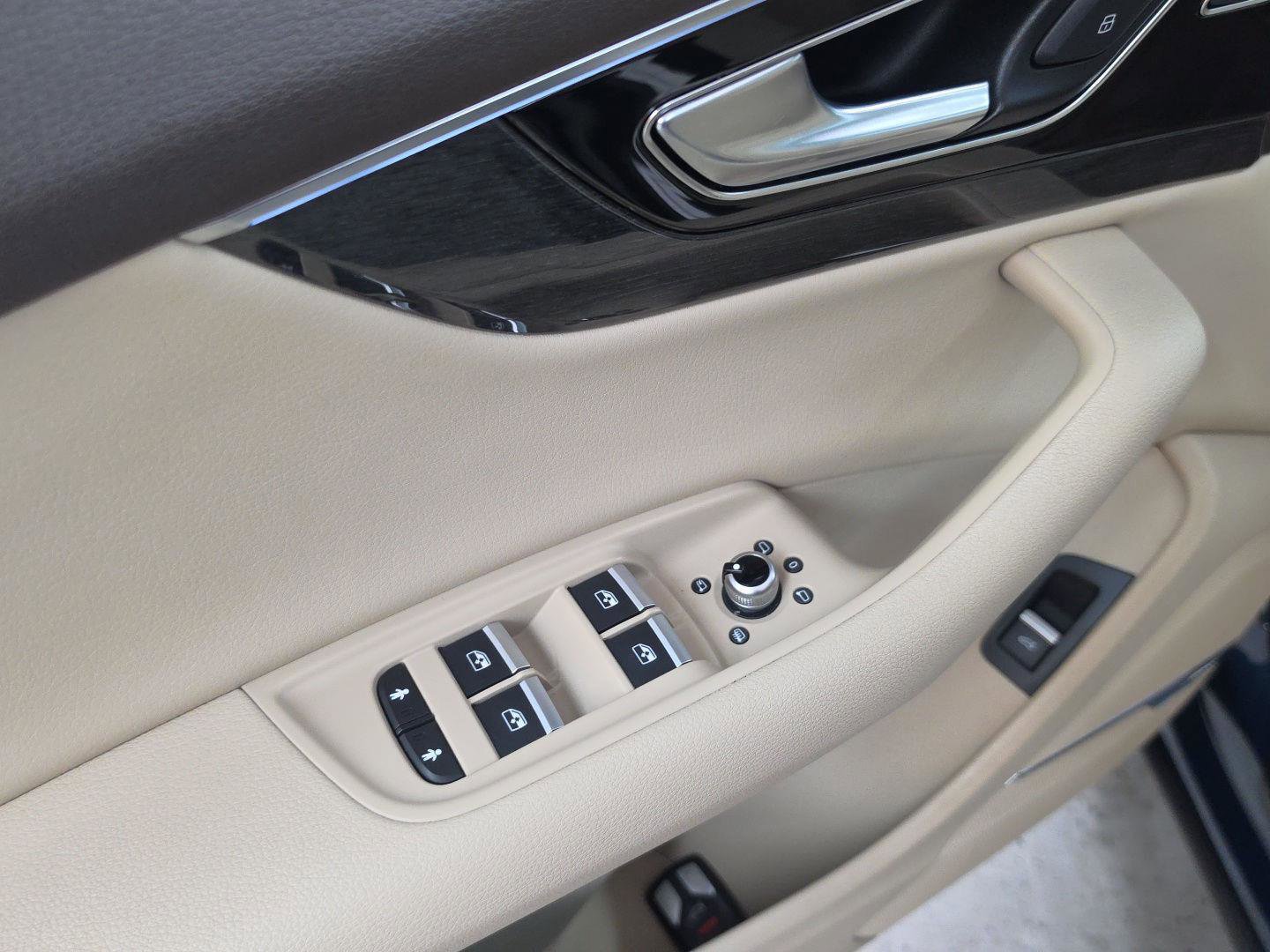 Used 2018 Audi Q7 3.0T Premium Plus w/ Premium Plus Package image 16