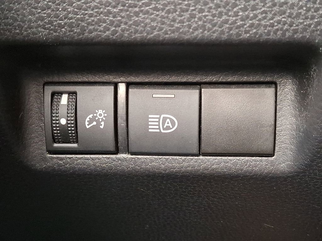 Used 2022 Toyota RAV4 XLE image 25