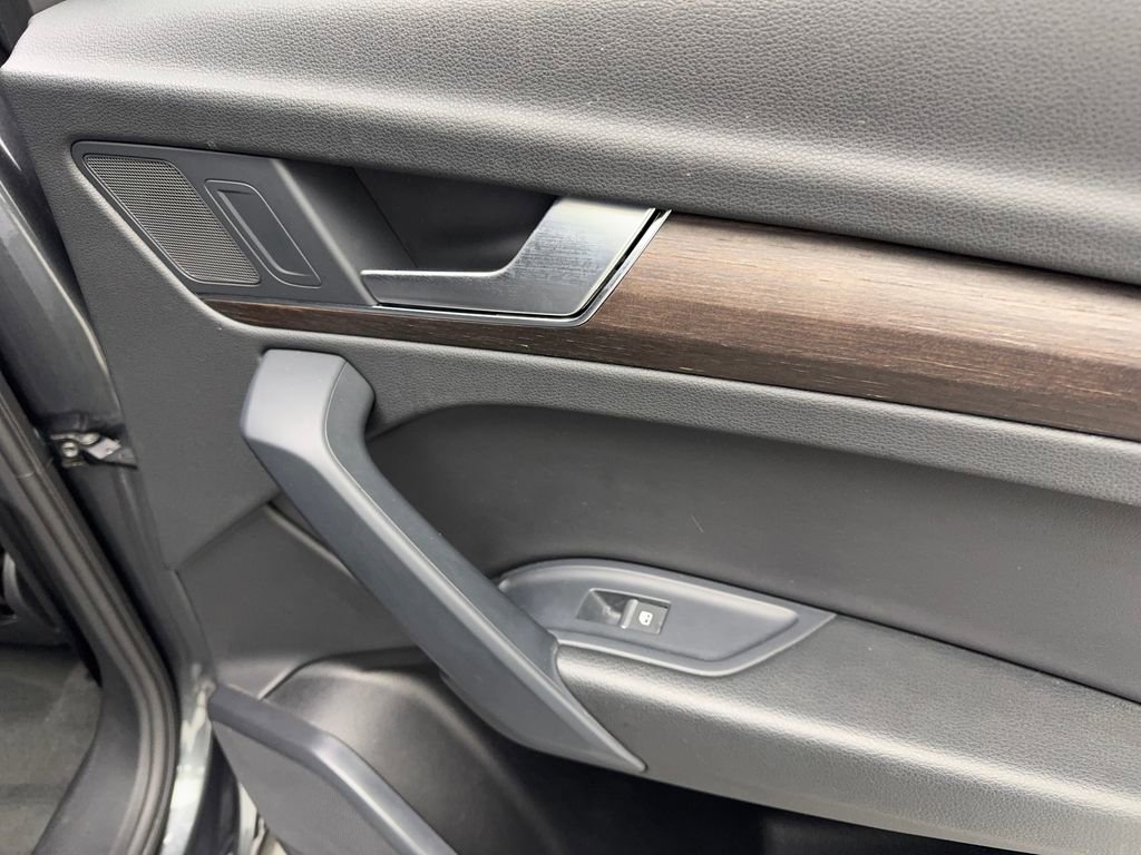 Used 2023 Audi Q5 2.0T Premium w/ Convenience Package image 44