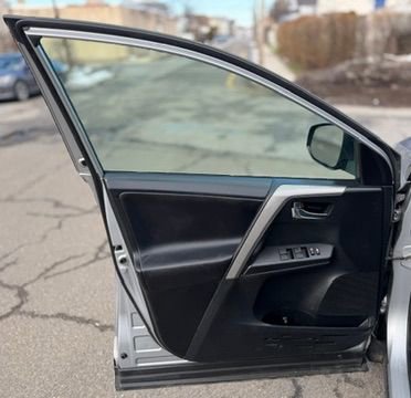 Used 2017 Toyota RAV4 XLE image 17