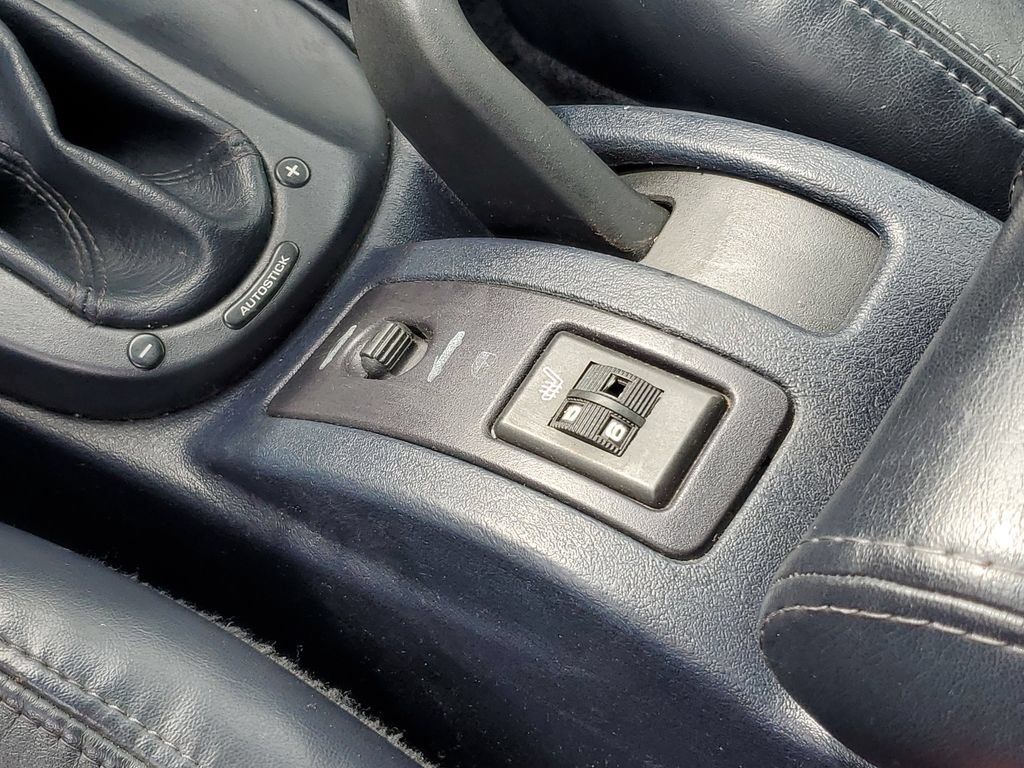 Used 2002 Chrysler Sebring Limited FWD image 16
