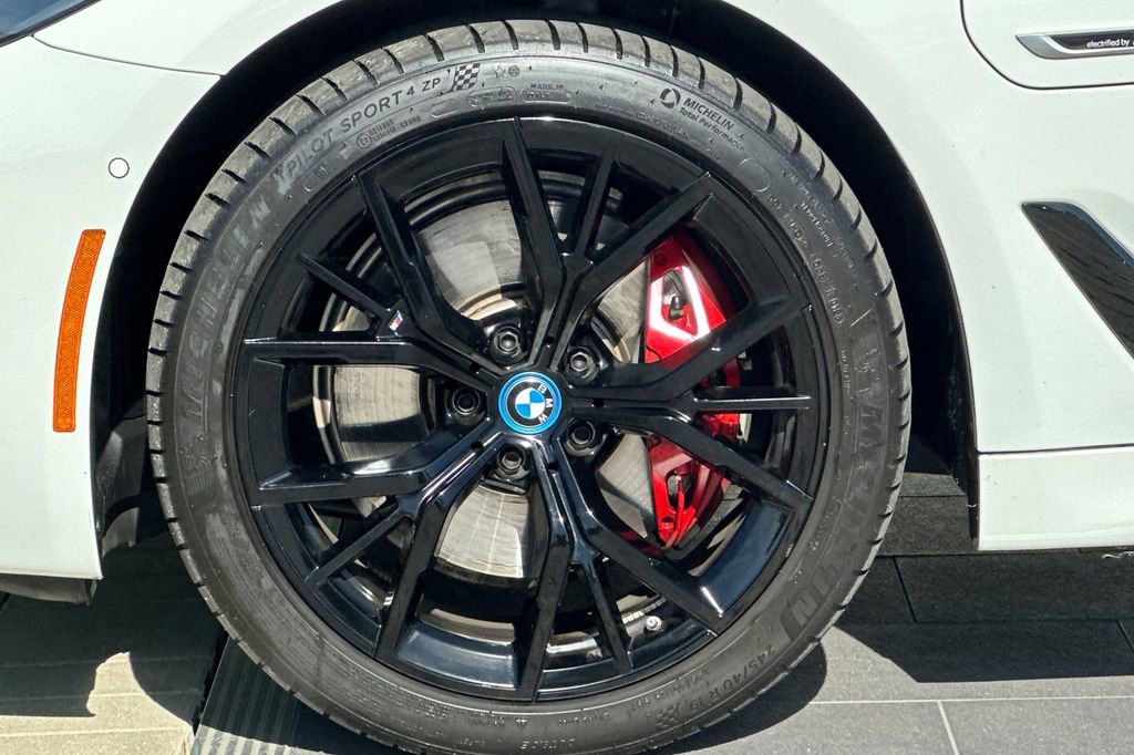 Used 2023 BMW 530e w/ M Sport Package image 31