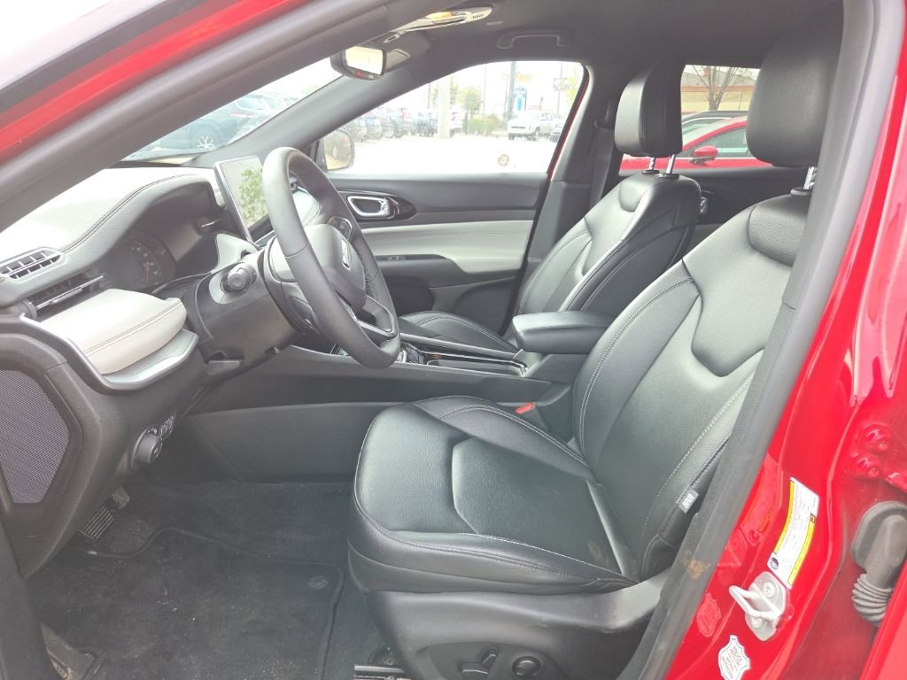 Used 2025 Jeep Compass Limited image 5