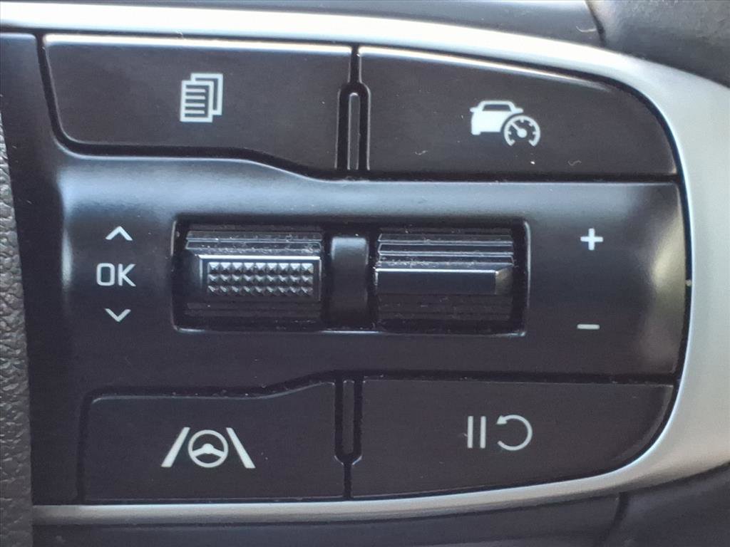 Used 2025 Kia Sportage EX image 30