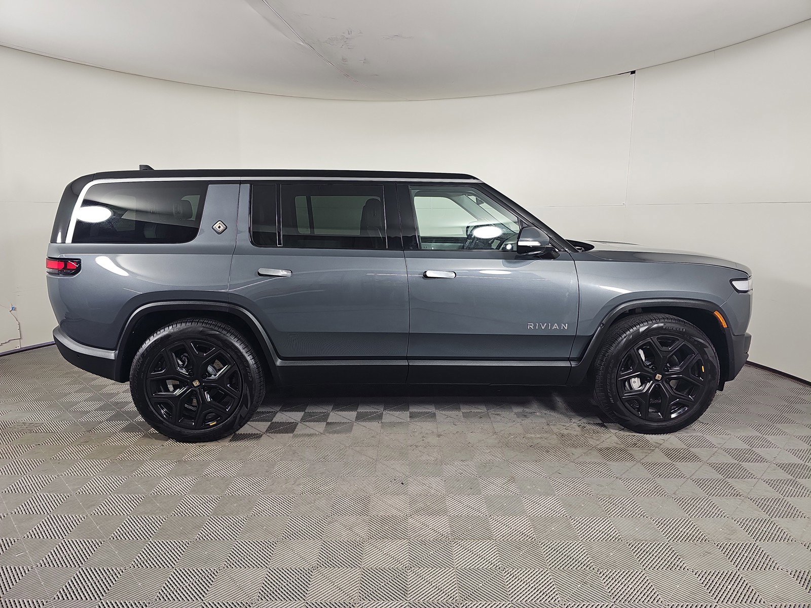 Used 2024 Rivian R1S Adventure image 6