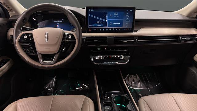 Used 2024 Lincoln Corsair Reserve image 11
