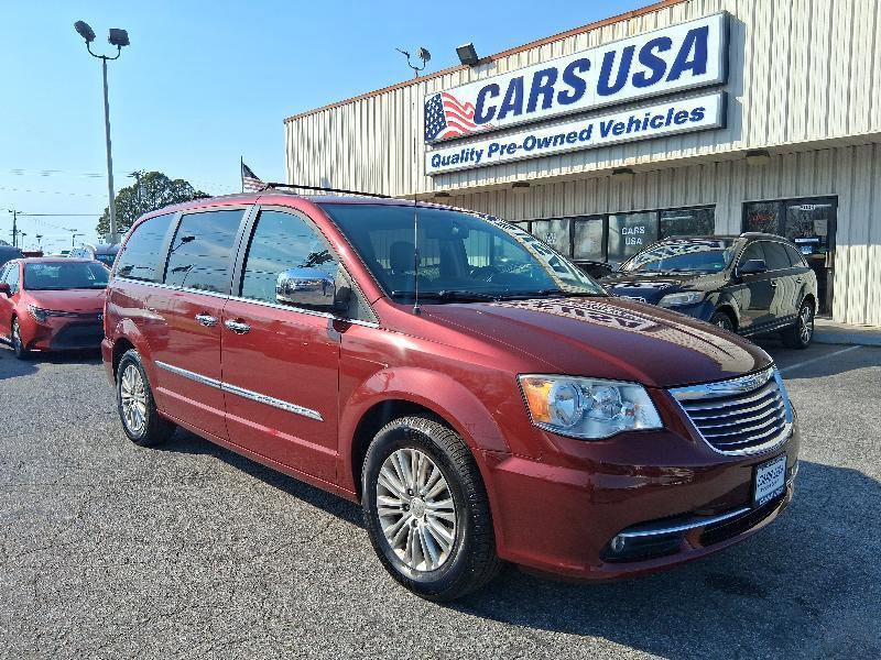Used 2015 Chrysler Town & Country Touring-L w/ Driver Convenience Group image 9