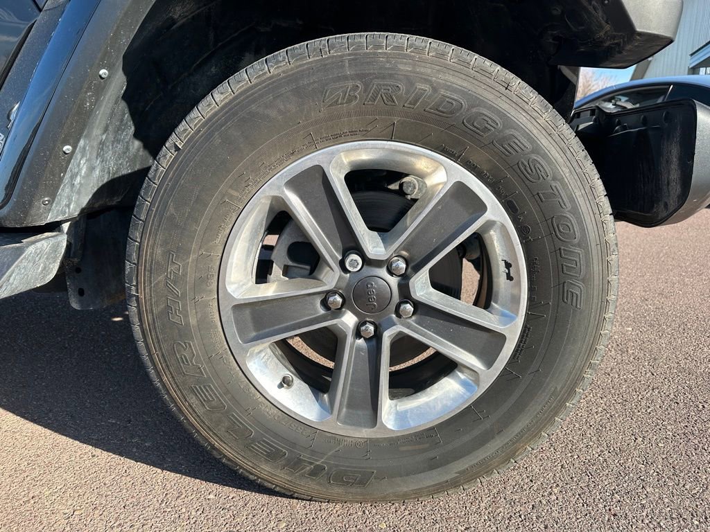 Used 2022 Jeep Wrangler Unlimited Sahara image 40