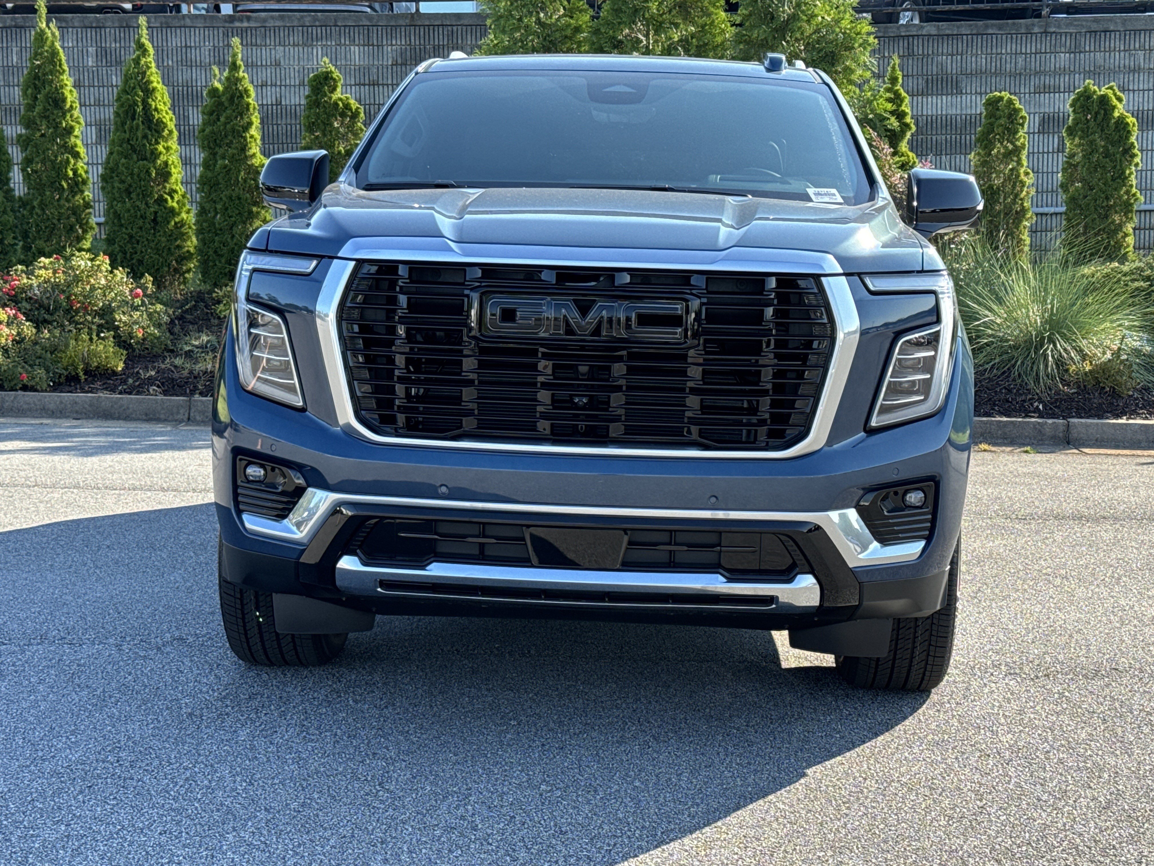 New 2026 GMC Yukon XL Denali w/ Denali Reserve Package RWD image 3